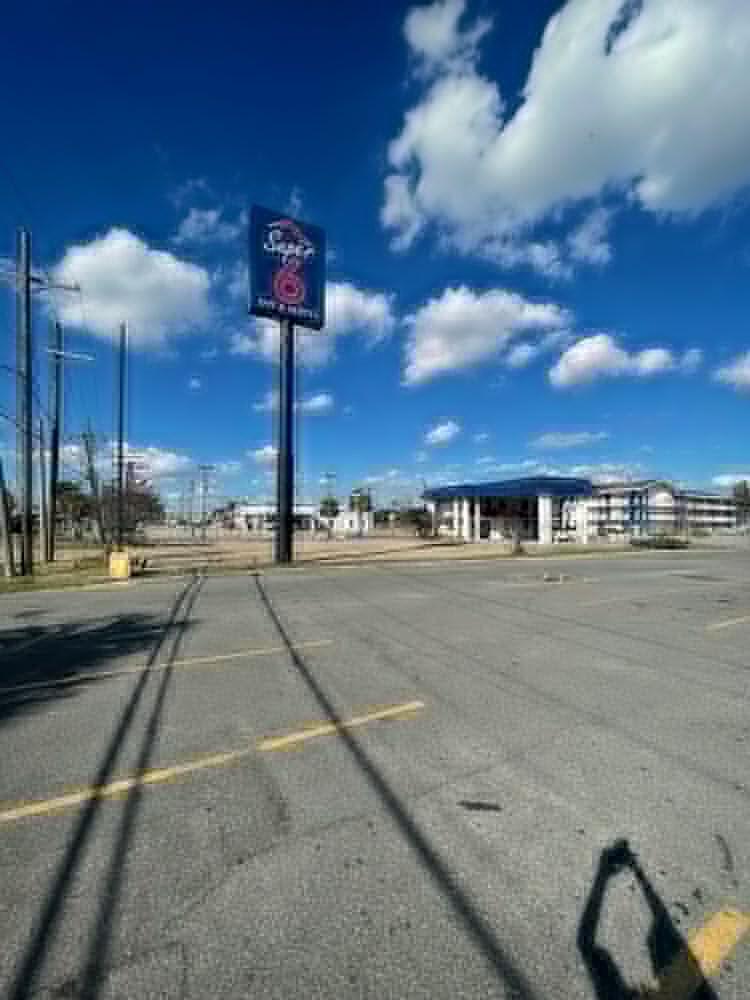 Super 6 Inn & Suites Baton Rouge Exterior photo